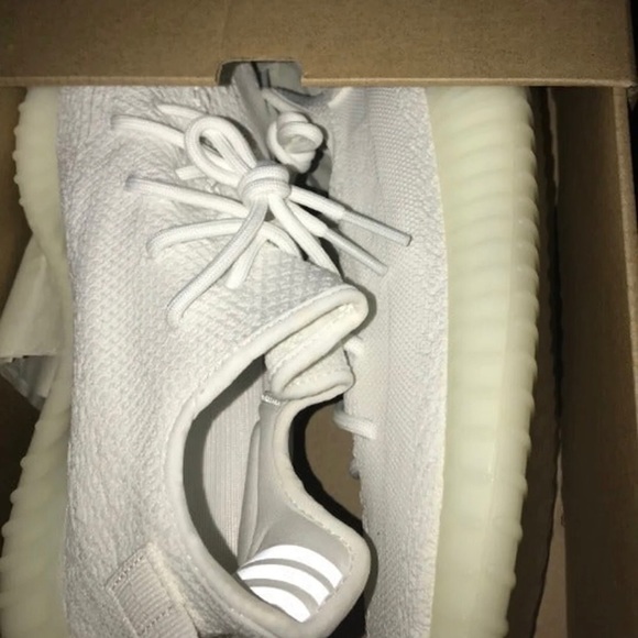 adidas Yeezy Boost 350 V2 Cream/Triple White adidas Yeezy Boost 350 V2 Cream/Triple White